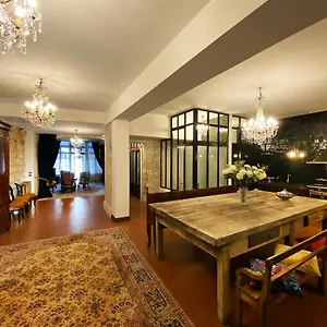 https://lheure-bleue-avignon.fr-provencehotel.com