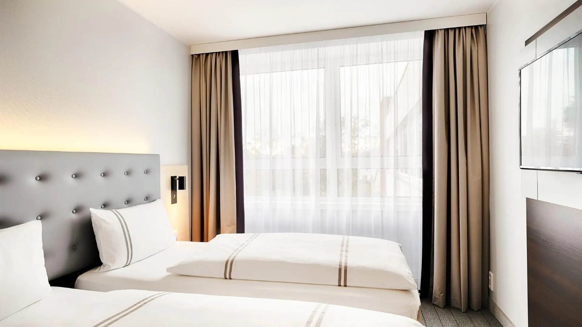 Premier Inn Berlin City Sued 3*,  Alemania