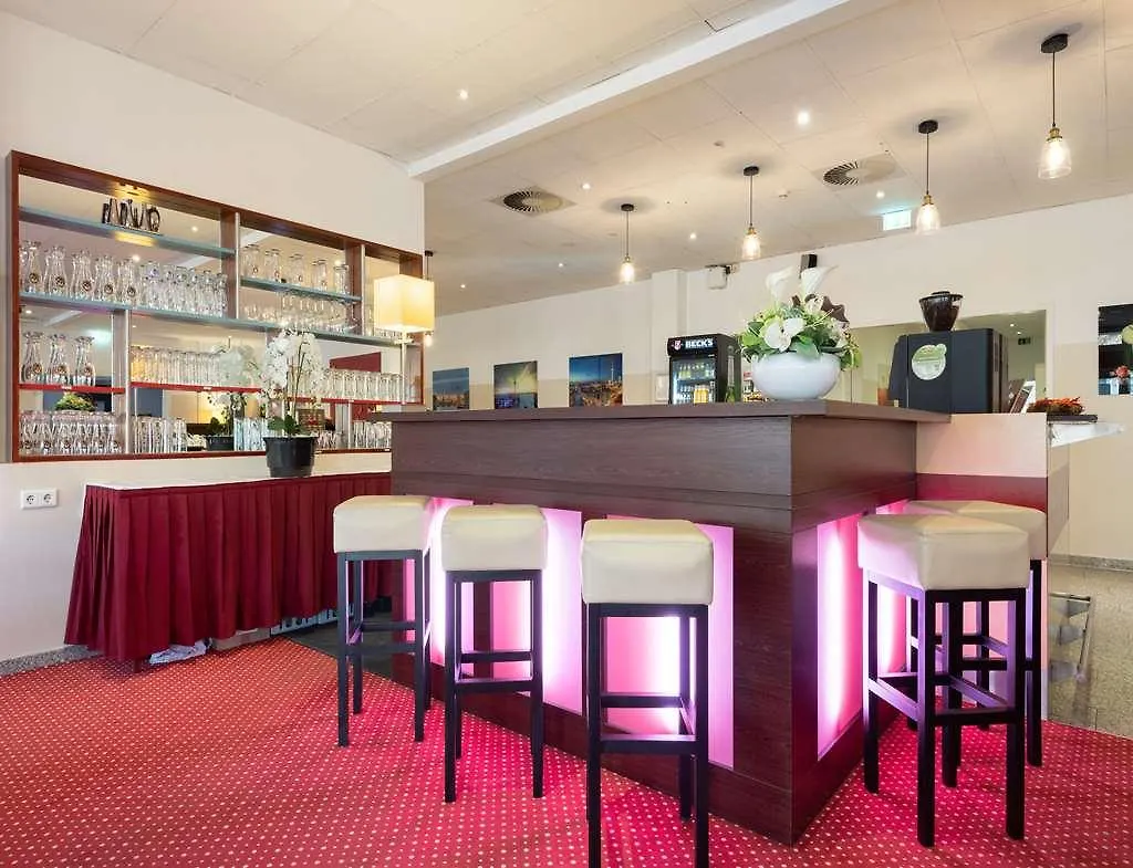 Premier Inn Berlin City Sued מלון