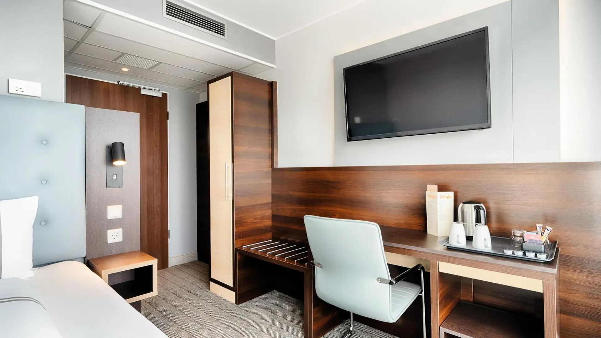 *** Hotel Premier Inn Berlin City Sued Germany